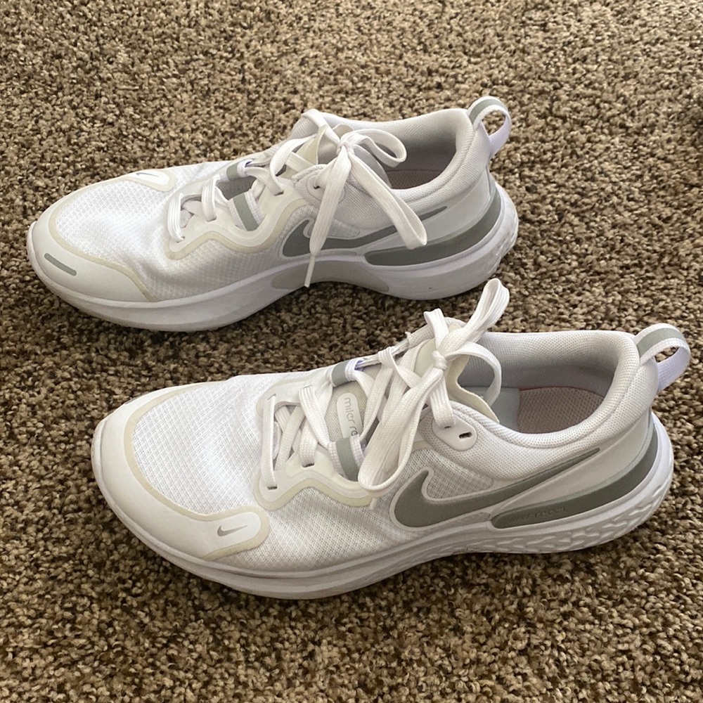 Nike Women's React Miler White Grey Silver Women Running Shoes